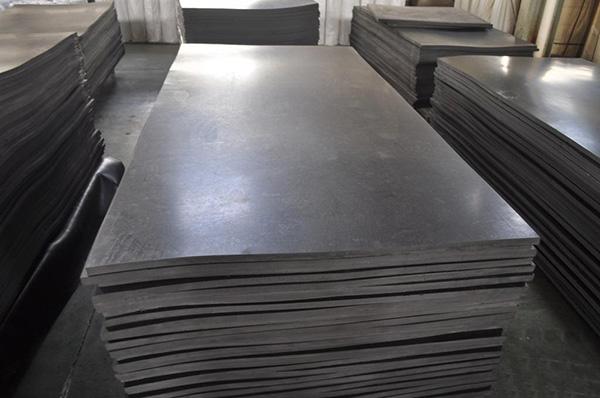 
                硅橡膠板和天然橡膠板有什么區(qū)別？
            